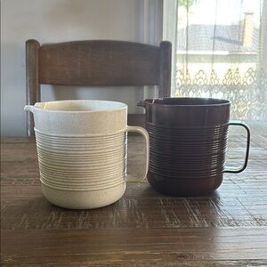 Pair of Vintage Rubbermaid Pitchers 1 1/2 Quarts Each
